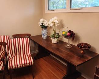 Farm Table, chairs and de'core