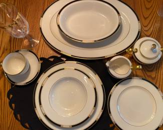 Beautiful 8 place settings, creamer & sugar, platter & serving bowls with 24K gold in the Lenox Hancock Gold pattern from the Presidential Collection