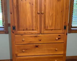 Wardrobe cabinet & drawers
Bedroom #4