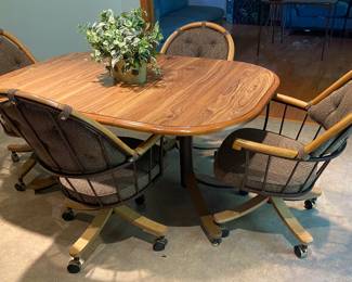 Dining table & chairs on castors