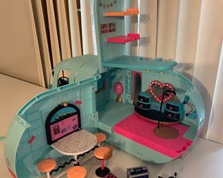 L.O.L. Surprise! O.M.G. Glam N' Go Camper Playset. 
