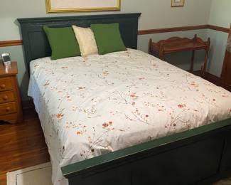Green headboard/footboard bed
Bedroom #4