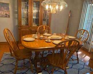 Dining table & 5 chairs with 2 additional leaves which store under tabletop