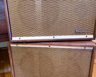 Magnavox stereo speakers