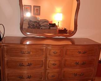 Dresser With Mirror 