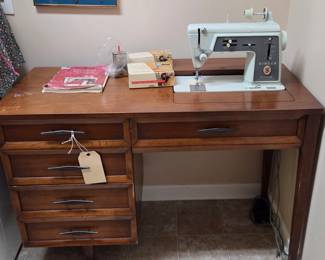1960’s Singer with Cabinet