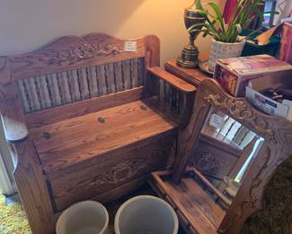 Beautiful bench and matching mirror!