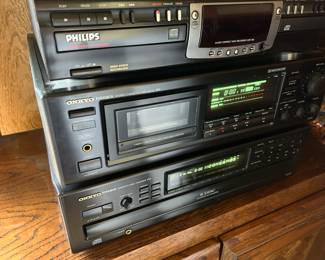 44Infinity Speakers 150300
45Turn table PS-X600100200
Note: Arm will not move to play.
Typically, due to force movement.
Infinity Speakers
Philips CD player
ONKYO Integra HX PRO cassette
ONKYO Integra 6-disc player