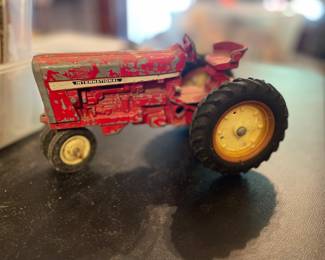 Vintage Ertl International Narrow Front Tractor