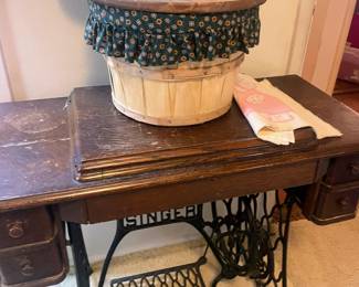 Vintage singer, sewing machine cabinet