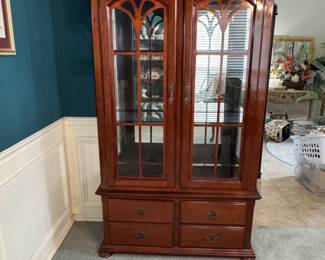 Matching Cherry Finish Cabinet
Elegant cabinet in a warm cherry finish, designed to match the dining room table. Features two glass display shelves with a mirrored back and two drawers for extra storage. Overall in good condition.
