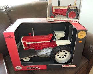 NEW IN THE BOX "Rare" 1/8 Scale Tractor