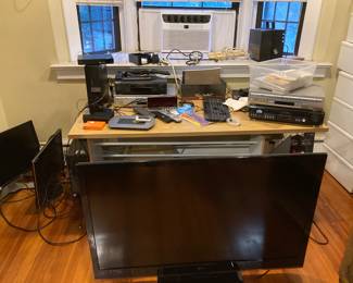 Lots of computer related items, monitors and flat screens