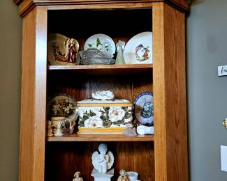 Corner cabinet