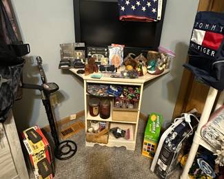Vizen 32in TV; American Flag; Candles; Teknetics Metal Detector and Bag; Fuzzie Wuzzie ** Corner TV stand NOT for sale**