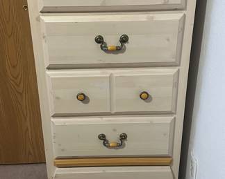 Narrow Chest of Drawers