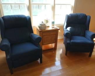 Stand & Chairs Clean!