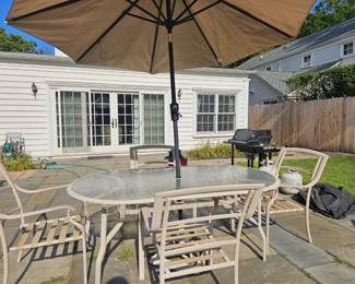 Table 4 Chairs Umbrella