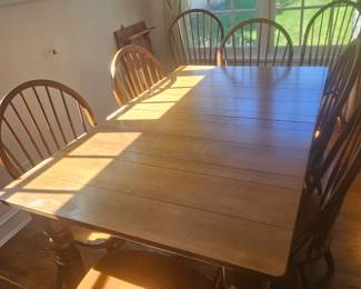Table 1 Leaf 8 Windsor Chairs