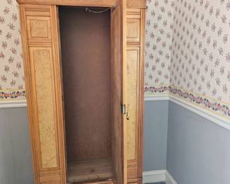 Armoire Narrow with Mirror