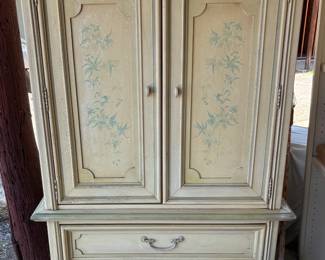 CREAM HUTCH