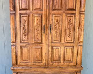 OAK HUTCH