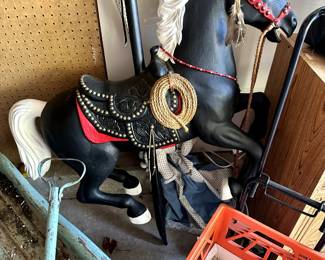 CAROUSEL YARD DECOR