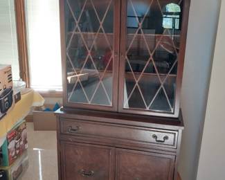 Kroehler Hutch/ China Cabinet