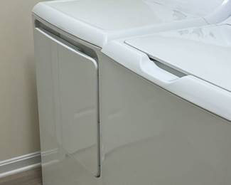 Barely used GE washer and dryer. Asking 700 for set. Paid 1500.00 new.
