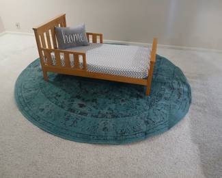Toddler Bed in EXCELLENT CONDITION!!! If your toddlers are all grown up, then this will make an excellent Fur Baby bed!! Tail wagging comfort! Woof!! Woof!