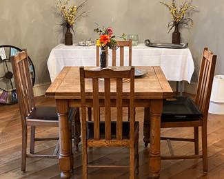 Solid oak refectory leaf dining table with 4 chairs, 1920’s