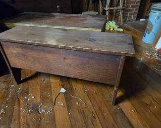 Small pine lift top box.