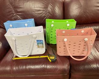 These Large Waterproof Rubber Beach Bag Totes sell for up to $90 online β but at Liquidation Popup theyβre only $20 each! π
β
Durable & waterproof
β
Easy to clean
β
Perfect for the pool, beach, gym, or everyday use
β
Available in multiple fun colors π
ποΈ $20 Sale + Mattress Sale
π Sunday, September 7th, 2025 | 1-3 PM
π 55515 850 Rd, Pierce, NE 68767 (7 miles north of Norfolk)
π³ We accept Cards β’ Venmo β’ Cash β’ Afterpay