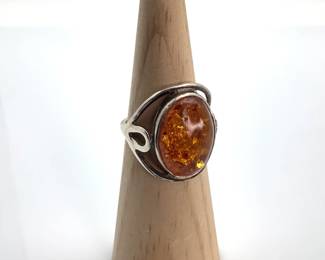 Amber silver ring, size 9. 5.15 gtw.