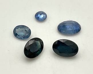 Five (5) blue topaz gemstones. (4) oval cut and (1) round. Sizes vary. 2.20 ctw.