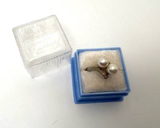Vintage White Gold Pearl Ring, size 6.75, stamped 10K. 5.05 gtw.