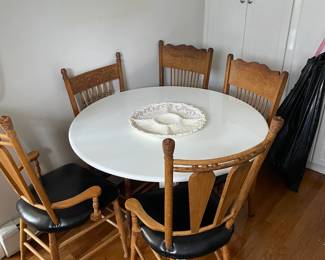 Small Round Tables