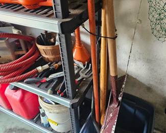 Shovel, Shelves