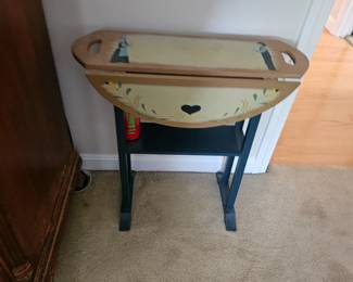 Drop-leaf side table