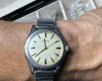 GRUEN 17 JEWEL VERI-THIN MECHANICAL WATCH, CIRCA 1968