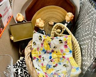 Miscellaneous entertaining/kitchen lot