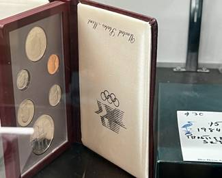 US mint collectible coin set