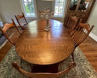 Beautiful Dining Table with Three Leaves