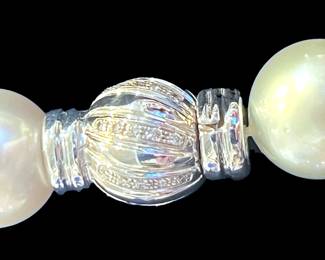 Graduated South Sea Pearl Strand
Diamond Clasp
