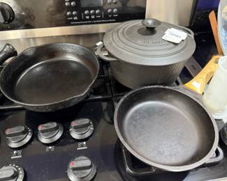 Nomar Cast Iron Dutch Oven