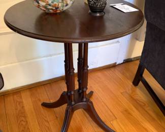 Antique Style Pedestal Table