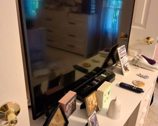 43in Vizio tv - priced to sell