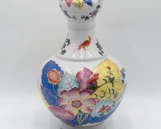Chinoiserie Porcelain Tobacco Leaf Vase