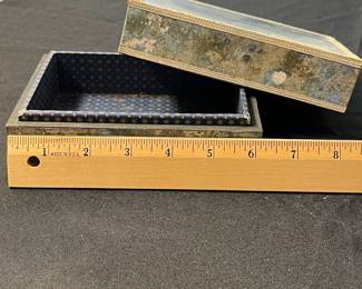 M118 - $80. Antique Shadow Box Lead Soldier Figurines - Revolutionary War. Measures 6.25" x 4.5". 