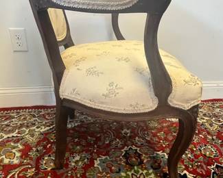 M9 - $30. Measures 25" wide x 16" deep x 34" tall. Single Chair - needs repairs. 